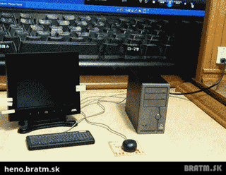 BRATM GIF: Ako vyzerá najmenší počítač :D