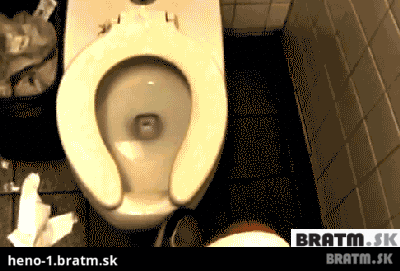 BRATM GIF: Čo sa deje , keď prídeš v noci na záchod :D