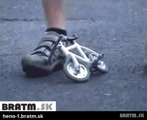 BRATM GIF: Jazda na mini bicykli :D