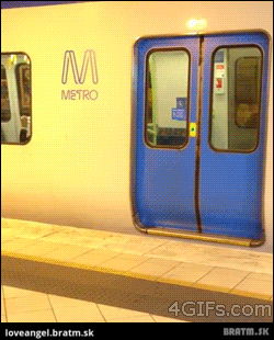 BRATM GIF: Zaujímavý nástup do metra :D