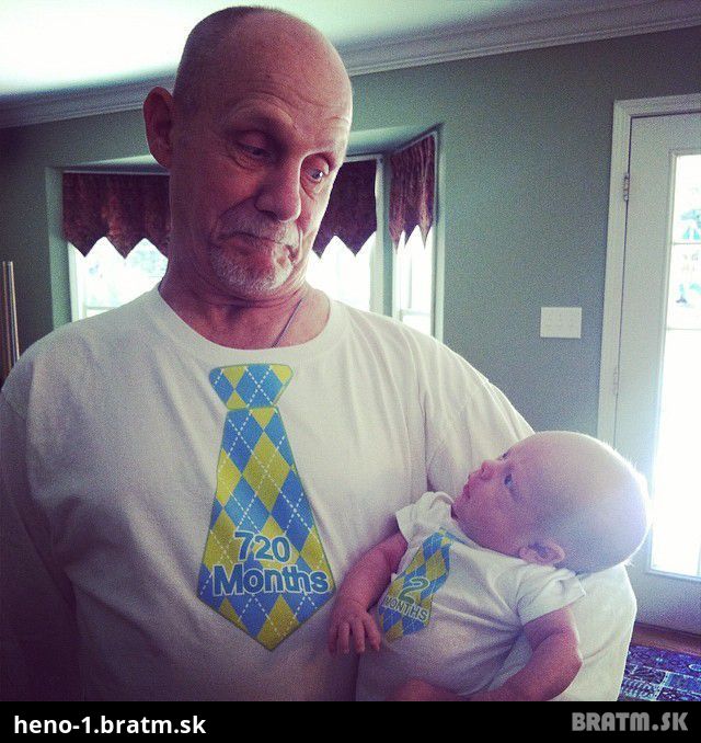 Roztomilé! Dedko a jeho vnúčik v originálnych tričkách :D