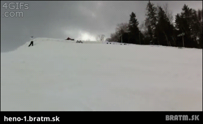 Hromadný zoskok na lyžiach :) :)