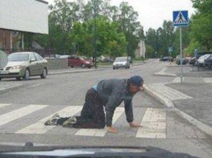 1- Alkohol ničí pokožku, hlavne na lakťoch a kolenách :))))