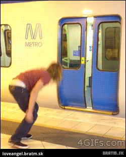 BRATM GIF: Zaujímavý nástup do metra :D