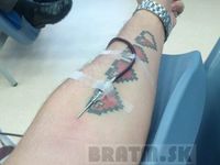 Bratm lajk pre všetkých darcov krvi ! Nádherne tetovanie. Koľko z vás už darovalo krv?