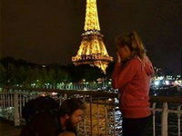 Prečo by ste si nemali nikdy zaväzovať šnúrky v Paríži :D