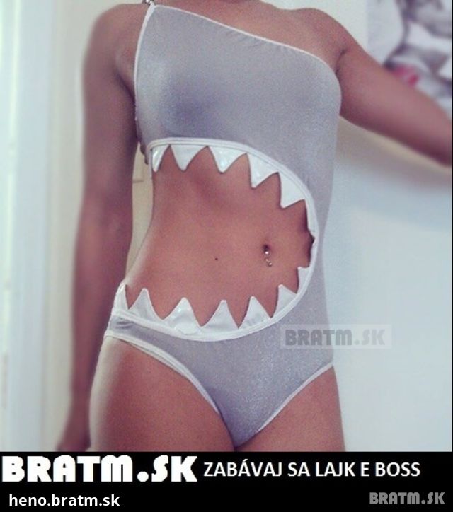 Ženské plavky po útoku žraloka :D
