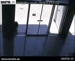 BRATM GIF: Kde sú sakra tie dvere ?! :D