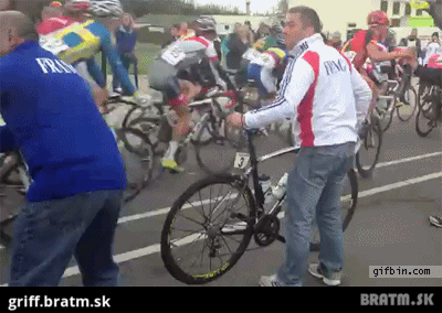 BRATM GIF: Nenormálne rýchla výmena bicyklov :D