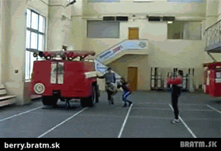 BRATM GIF: Páni požiarnici a ich najrýchlejšia akcia :) toto musíš vidieť! :)