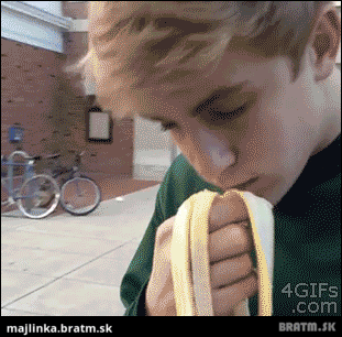 BRATM GIF: Kreativita s banánovou šupkou :D