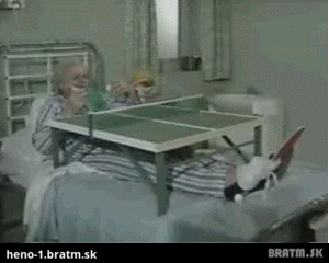 Pacient hrá stolný tenis sám so sebou :D