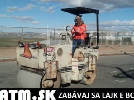 Táto mašina si to dáva, lajk za upravu :D ten vystražný je tam cool:D