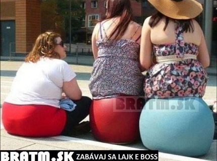 Kto uhádne? ktorá z nich nesedí na fit lopte ? :D