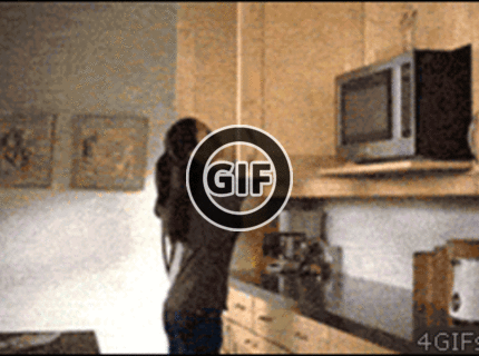 BRATM GIF: Neuveriteľný útok v kuchyni :D