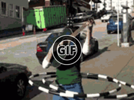 Multifunkčný hudobník :D a že muži nevedia robiť viac vecí naraz :D :D