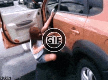BRATM GIF: Najoriginálnejší nástup do auta :D