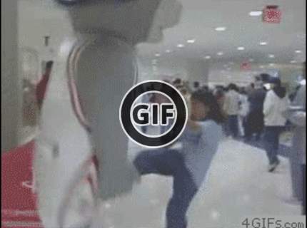 BRATM GIF: Ako zareaguje vystrašené dieťa ?! :D