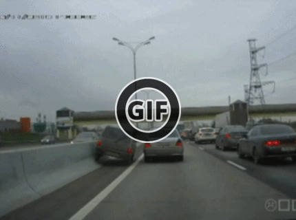 BRATM GIF: Toto auto sa zmestí snáď všade :D