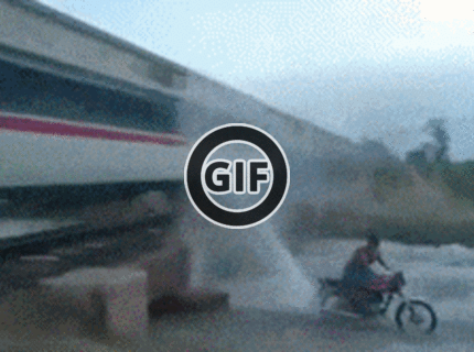 BRATM GIF: Letné osvieženie pre cestujúcich :D