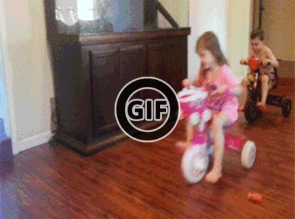 BRATM GIF: Rarita !!! :D žena šoféruje lepšie ako muž :D