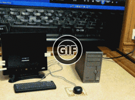 BRATM GIF: Ako vyzerá najmenší počítač :D