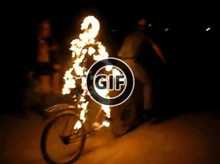 BRATM GIF: Ohnivý spolujazdec :D