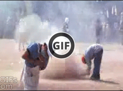 BRATM GIF: Zaujímavé spestrenie šichty robotníkov :D