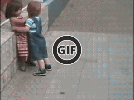 BRATM GIF: Híí, tak tento je naozaj dotieravý :D