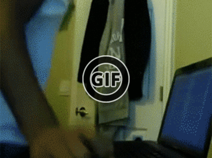 BRATM GIF: Hups! toto sa môže stať, keď sa človek pozabudne :D