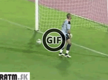 BRATM GIF: Keď má brankár príliš vysoké ego :D