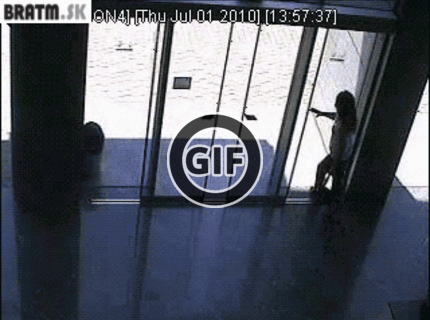 BRATM GIF: Kde sú sakra tie dvere ?! :D