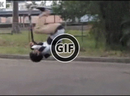 BRATM GIF: Šikovný kolobežkár :D