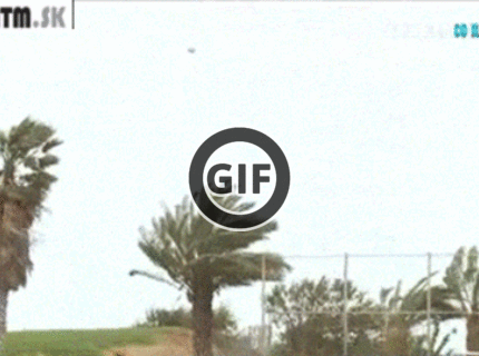 BRATM GIF: Dať si vlastný gól môže vyzerať aj takto :D :D