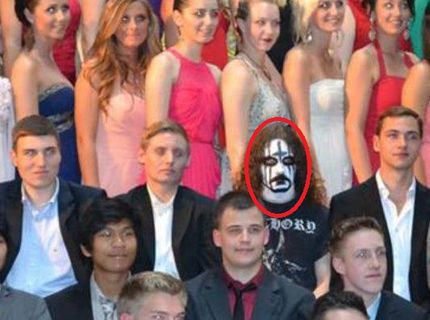 ŠOKUJÚCE ! Najčudnejšia ročníková foto všetkých čias :D