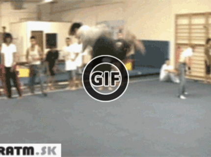 BRATM GIF: PARÁDA ! :D super dvojitý kop :D