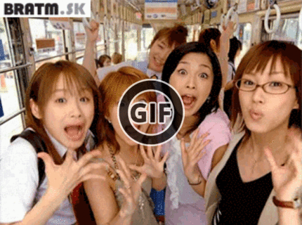 BRATM GIF: Roztomilé dievčatá v autobuse :D