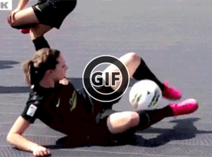 BRATM GIF: Aj ženy to vedia s loptou :D