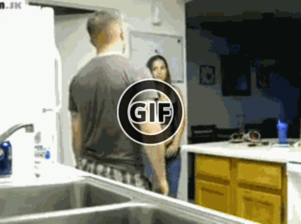 BRATM GIF: SUPER TIP ako nachytať vašu priateľku :D