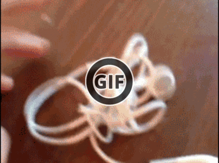 BRATM GIF: Aj vy máte vždy domotané sluchátka ? NO PROBLEM ! :D