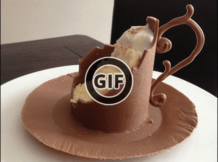 BRATM GIF: Mňááám :D také výborné, že to musíš zjesť aj so šálkou :D