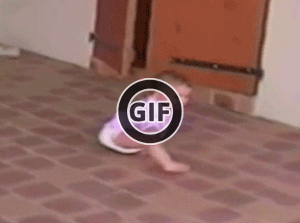 BRATM GIF: Ha- ha :D podarené bábo a jeho originálna chôdza :D