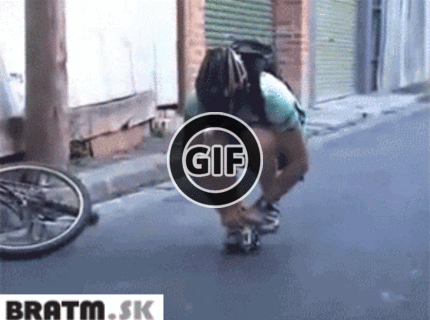 BRATM GIF: Jazda na mini bicykli :D