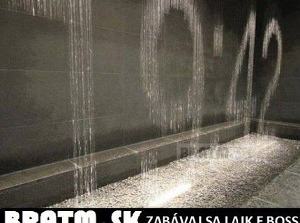 Tak toto je ÚŽASNÉ :) hodiny z fontány, to musíš vidieť ! :)