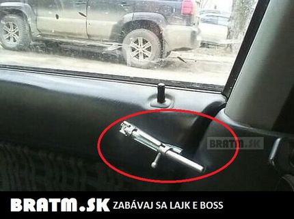 Aj takto môže vyzerať zamykanie auta :D