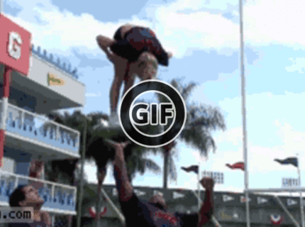 BRATM GIF: Úžasný backflip na jednej ruke! :)