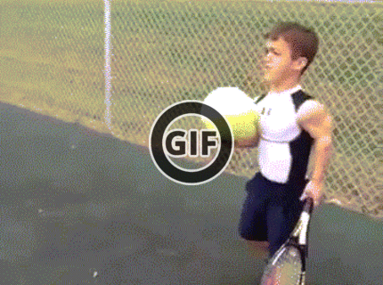 BRATM GIF: Keď idete na tenis s podstatne menším kamošom :D