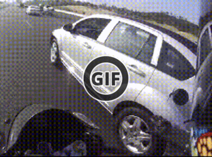 BRATM GIF: Nápomocný motorkár na cestách :D
