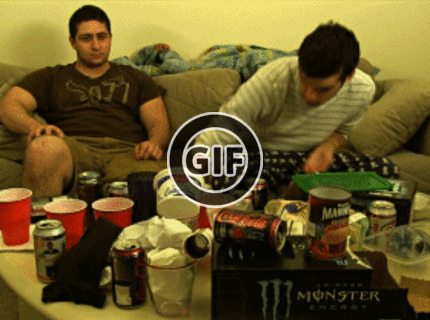 BRATM GIF: Názorná ukážka, ako upratujú chlapci :D