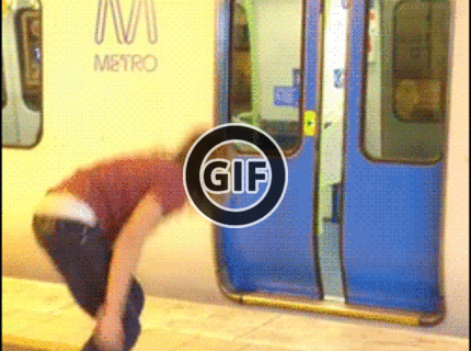 BRATM GIF: Zaujímavý nástup do metra :D